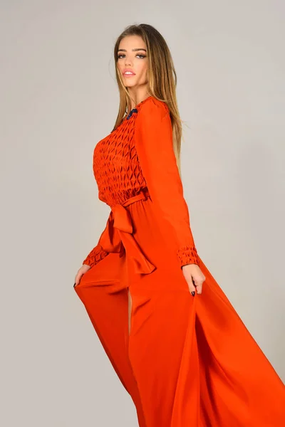 Frau in stilvollem Kleid, Glamour, Eleganz. — Stockfoto