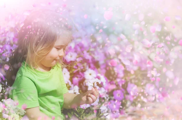 Happy child. Kid in flowers — Stock Photo, Image