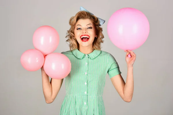 Young woman wearing green old-fashion clothes in pinup style — Stock Photo, Image