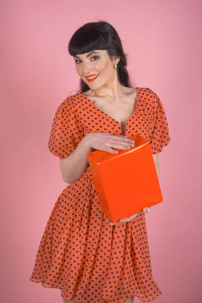 Felicidade, emoção positiva, compras, conceito de Dia das Mulheres . — Fotografia de Stock