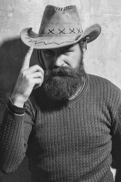 Hombre barbudo con sombrero de vaquero — Foto de Stock