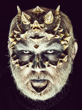 Yabancı veya sürüngen makyaj