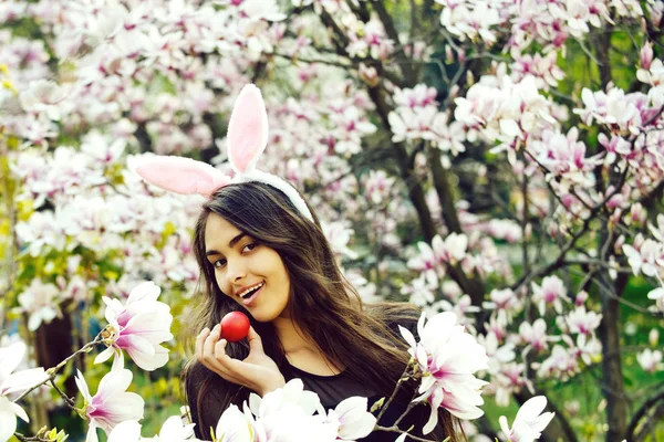 Vrouw Gelukkig Meisje Met Sexy Pluche Lippen Rooskleurig Bunny Oren — Stockfoto