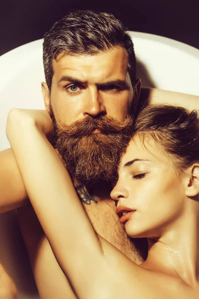 Adam ve kız banyoda — Stok fotoğraf