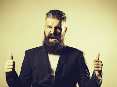 Ceketli sakallı yakışıklı adamı