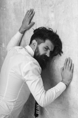 Adam kulak misafiri dedikodu dokulu duvar.