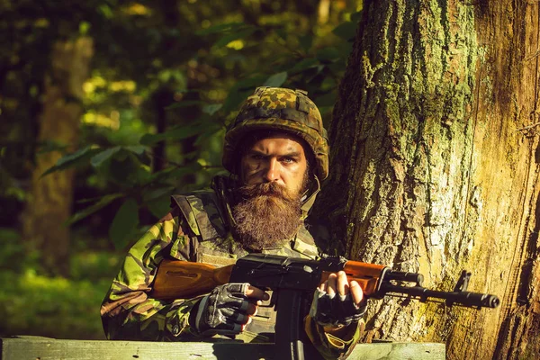 Young soldier with gun — Stock Photo, Image