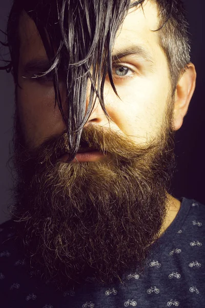 Jóképű szakállas férfi. — Stock Fotó