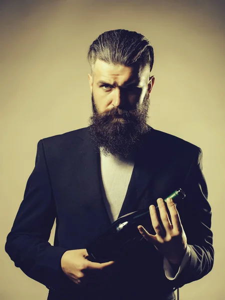 Bearded man with wine bottle — Stock Photo, Image