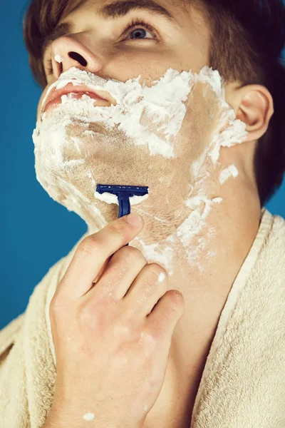 Handsome man shaving hair on neck with safety razor — Stock Photo, Image