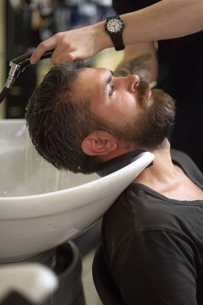 Mytí vlasů, péče, střih, šampon — Stock fotografie