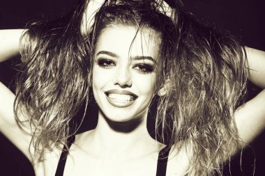 gülümseyen güzel kadın