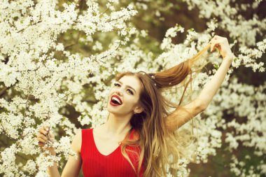 Çiçeği güzel kız