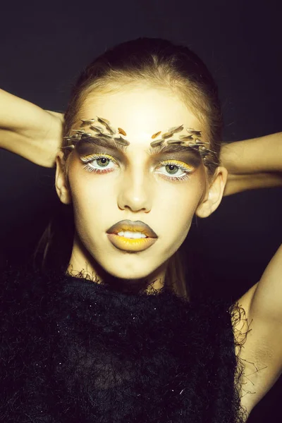 Thorn maquillage féminin doré — Photo