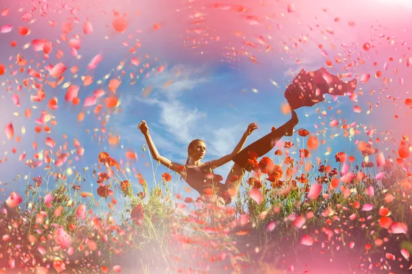 Chica con flores. Chica en flores — Foto de Stock