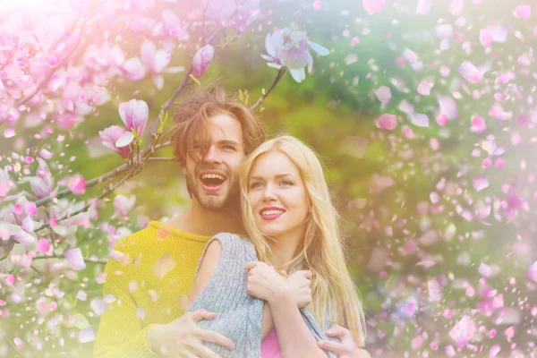 Glückliches Paar. glückliches Liebespaar. Paar feiert Valentinstag. — Stockfoto