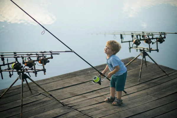 Pesca, pesca con caña, actividad, aventura, deporte — Foto de Stock