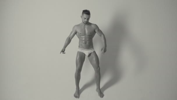 Sportler Muskeln Sportler Trizeps Athletischer Kaukasier Sixpack Brustmuskeln Trizeps Schöner — Stockvideo