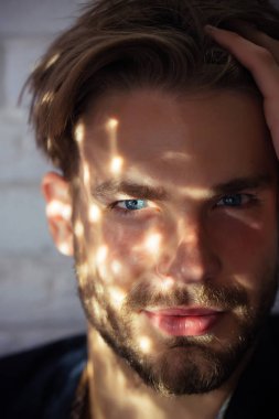 Sakallı adam portresi.