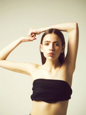 kadın sevimli yüzü, genç, saf deri, hiçbir makyaj