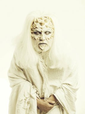 Şeytan dragon cilt ve gri sakal