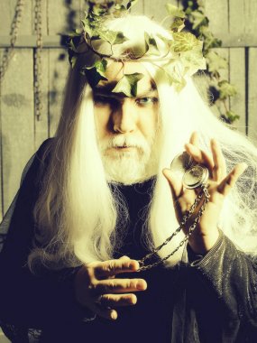 Zeus ile saat zinciri üzerinde