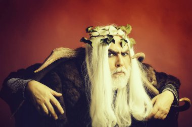 Boynuzları olan Zeus adam