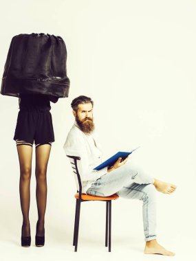 Beyaz stüdyo arka plan üzerinde çift