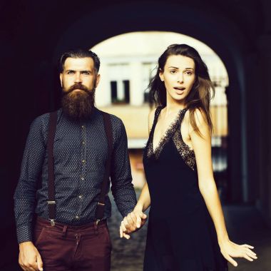 Genç şık bir çift.