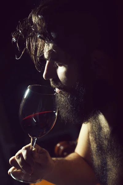 Homem com copo de vinho — Fotografia de Stock