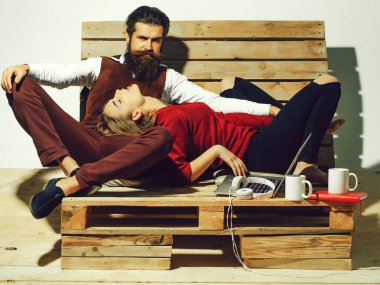 Genç çift birlikte vakit