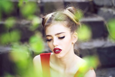 şehvetli hüzünlü kız