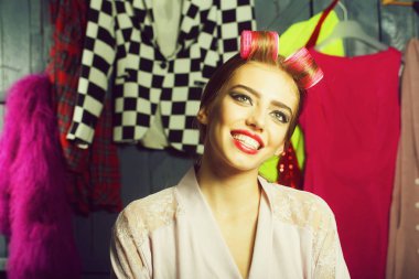 saç curlers kadınla