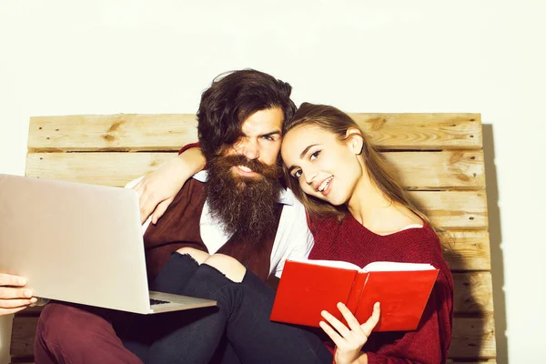 Young couple spend time together — Stock Photo, Image