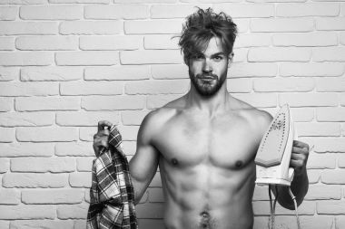 Demir ile çıplak adam