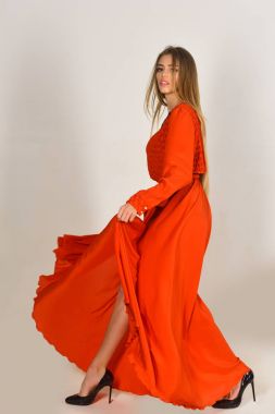 Halk bak, Kuaför, makyaj.