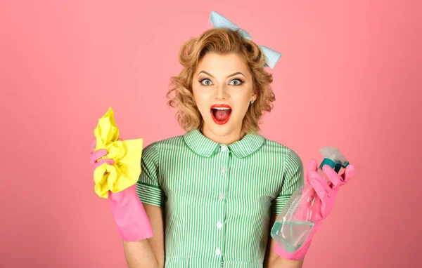 Retro woman cleaner on pink background. — Stock Photo, Image