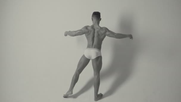 Sporcu Kaslar Sporcu Adam Triceps Atletik Beyaz Altı Paketi Göğüs — Stok video