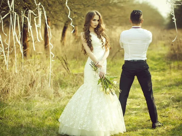 Glückliches Hochzeitspaar — Stockfoto