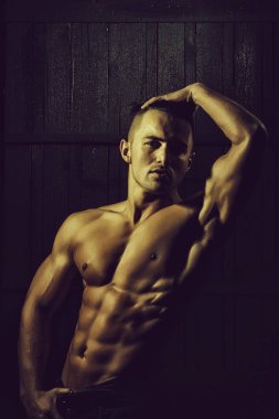 kaslı seksi adam
