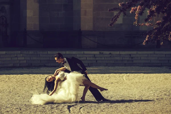 Wedding sexy couple dancing sunny outdoor — Stock Photo, Image