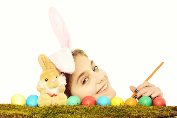 Happy easter dziewczyna w uszy królika z kolorowych jaj, ołówek — Zdjęcie stockowe