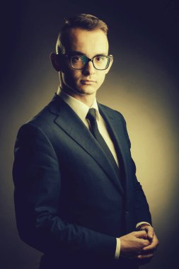 yakışıklı genç işadamı