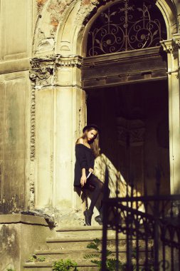 eski Binası yakınındaki moda kadın