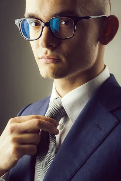 Ragazzo alla moda in occhiali — Foto Stock