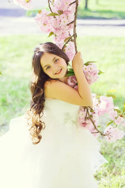 Little girl in spring bloom — Stock Photo, Image