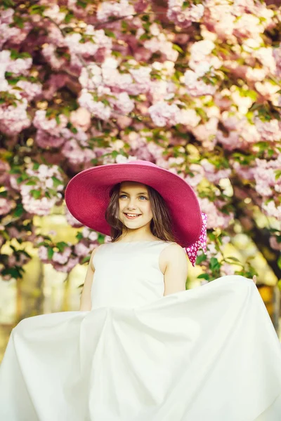 Fashionable girl in bloom — Stock Photo, Image