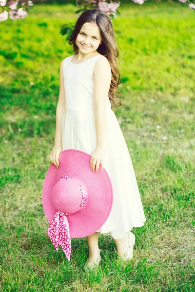 Retro girl on green grass — Stock Photo, Image