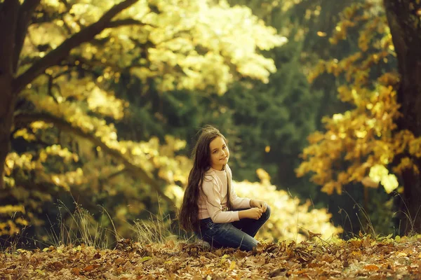 Pretty girl adolescent — Stock Photo, Image