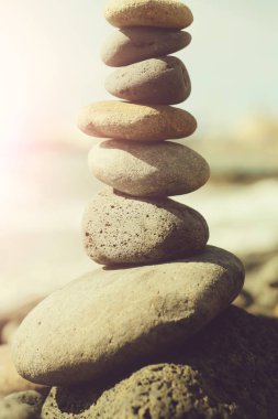 Gri taş veya çakıl Yığılmış Piramit içinde